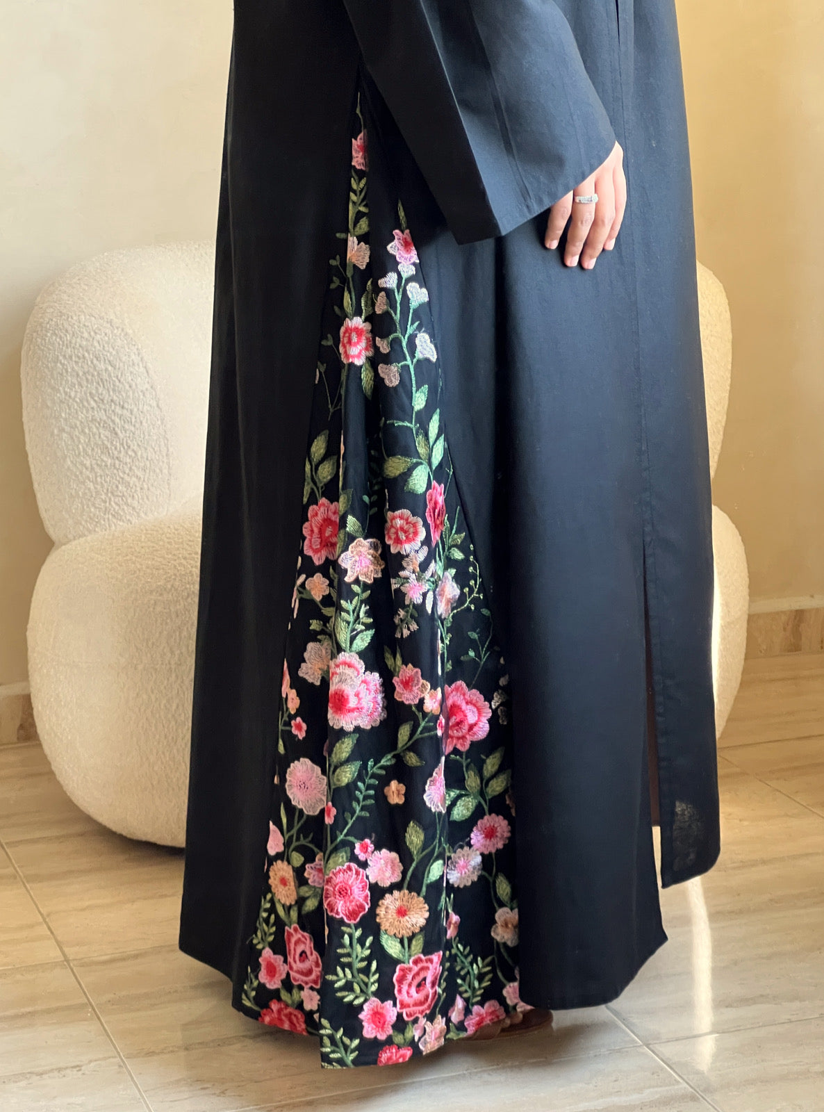 MEI477 - Embroidered Linen Abaya