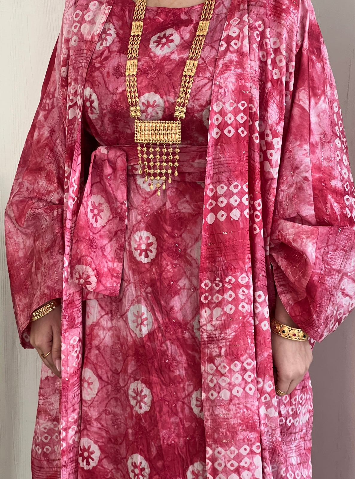 MEI499 - Pink Embroidered Set with Belt