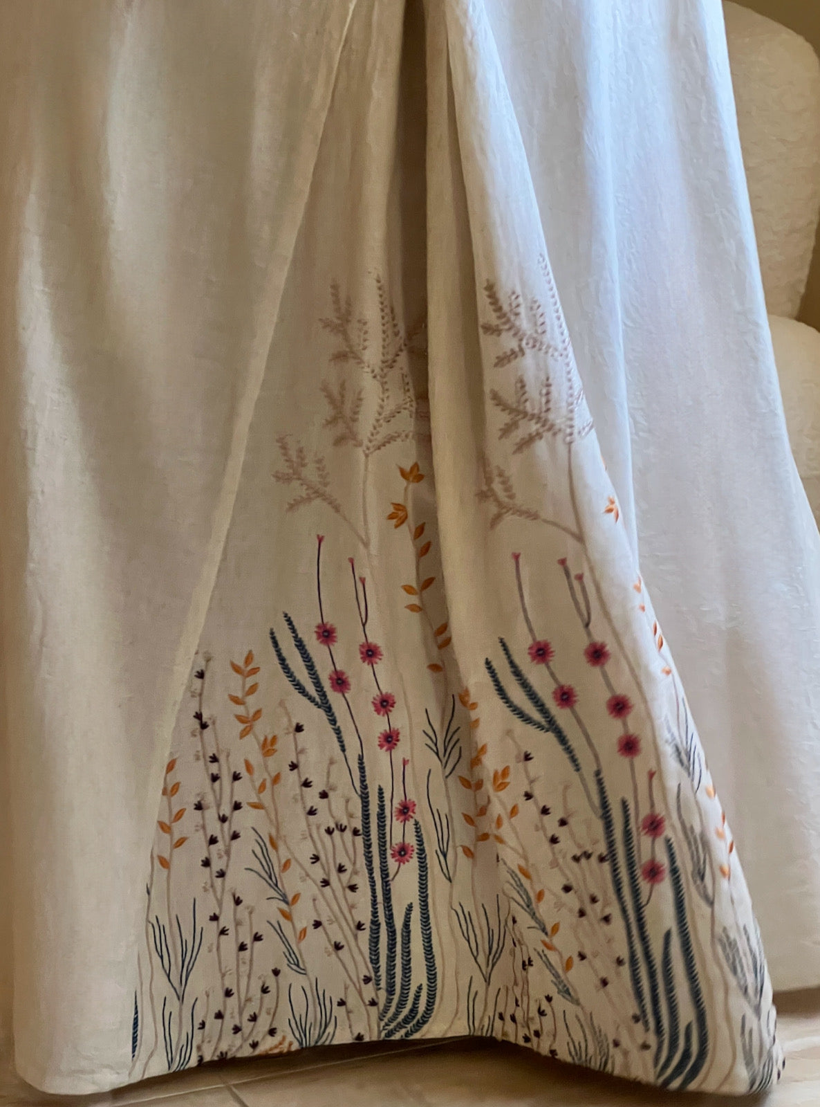 MEI476 - Embroidered Linen Abaya