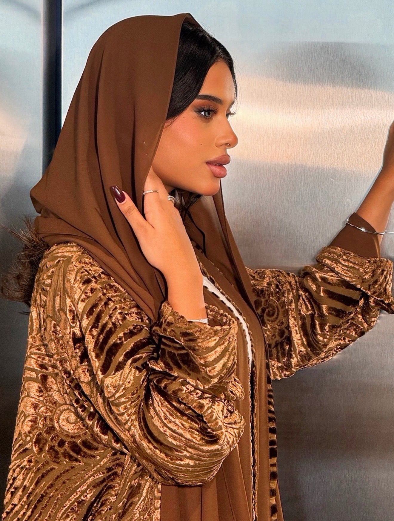 MEI658 - Brown Velvet Abaya