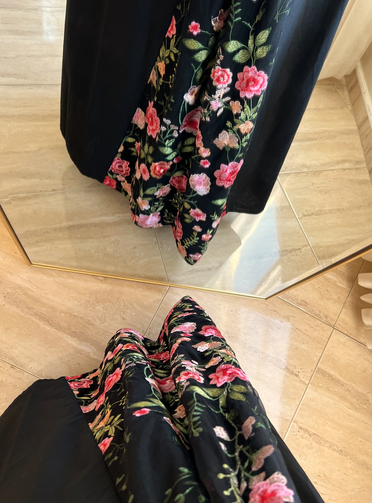 MEI477 - Embroidered Linen Abaya