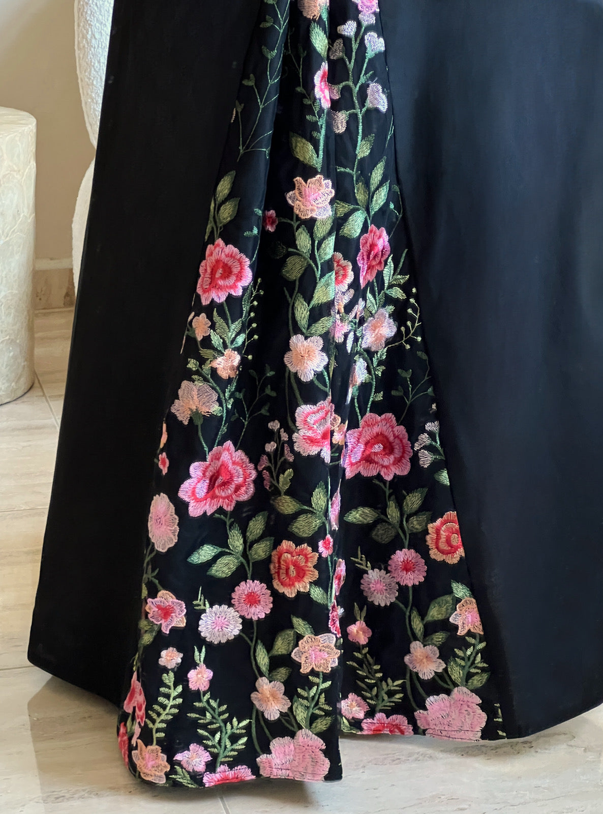 MEI477 - Embroidered Linen Abaya