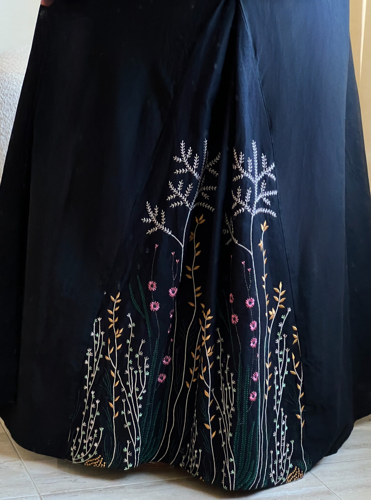 MEI475 - Embroidered Linen Abaya