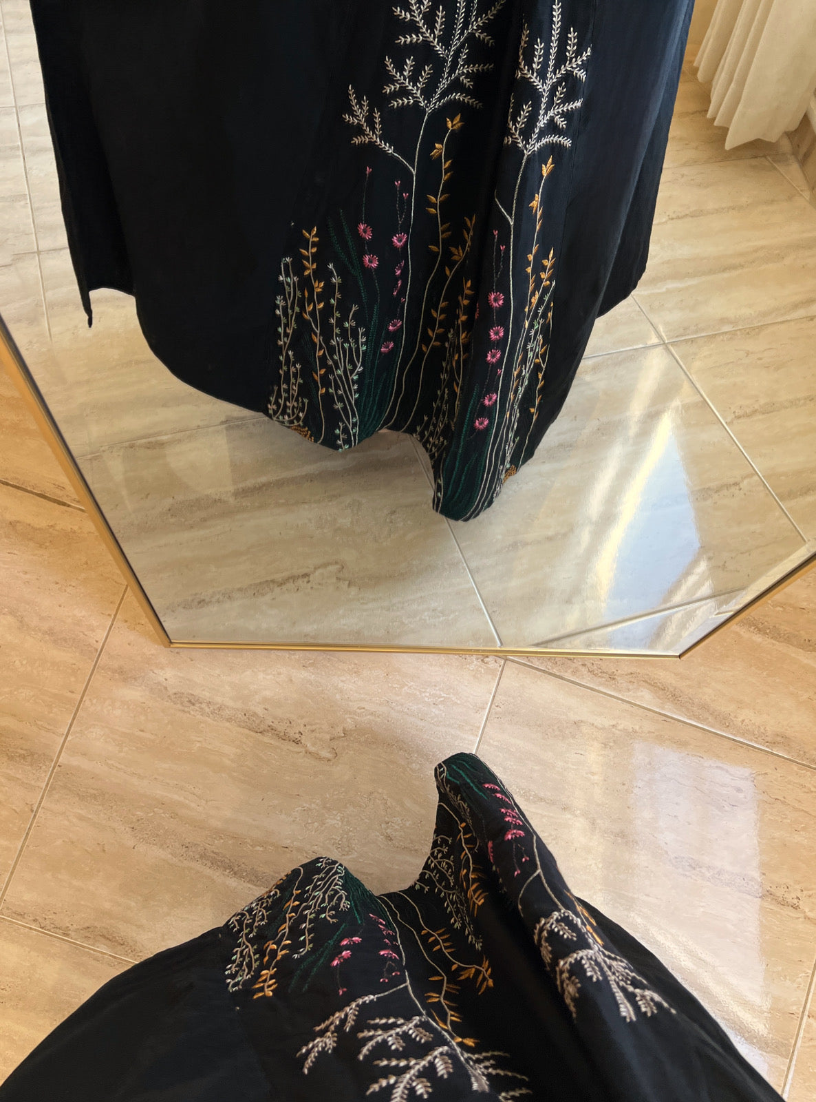 MEI475 - Embroidered Linen Abaya
