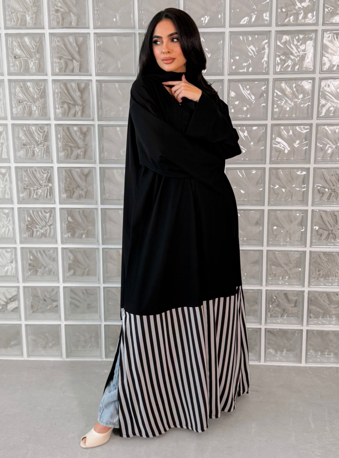 MEI757 - Linear Crepe Square Cut Abaya in Noir