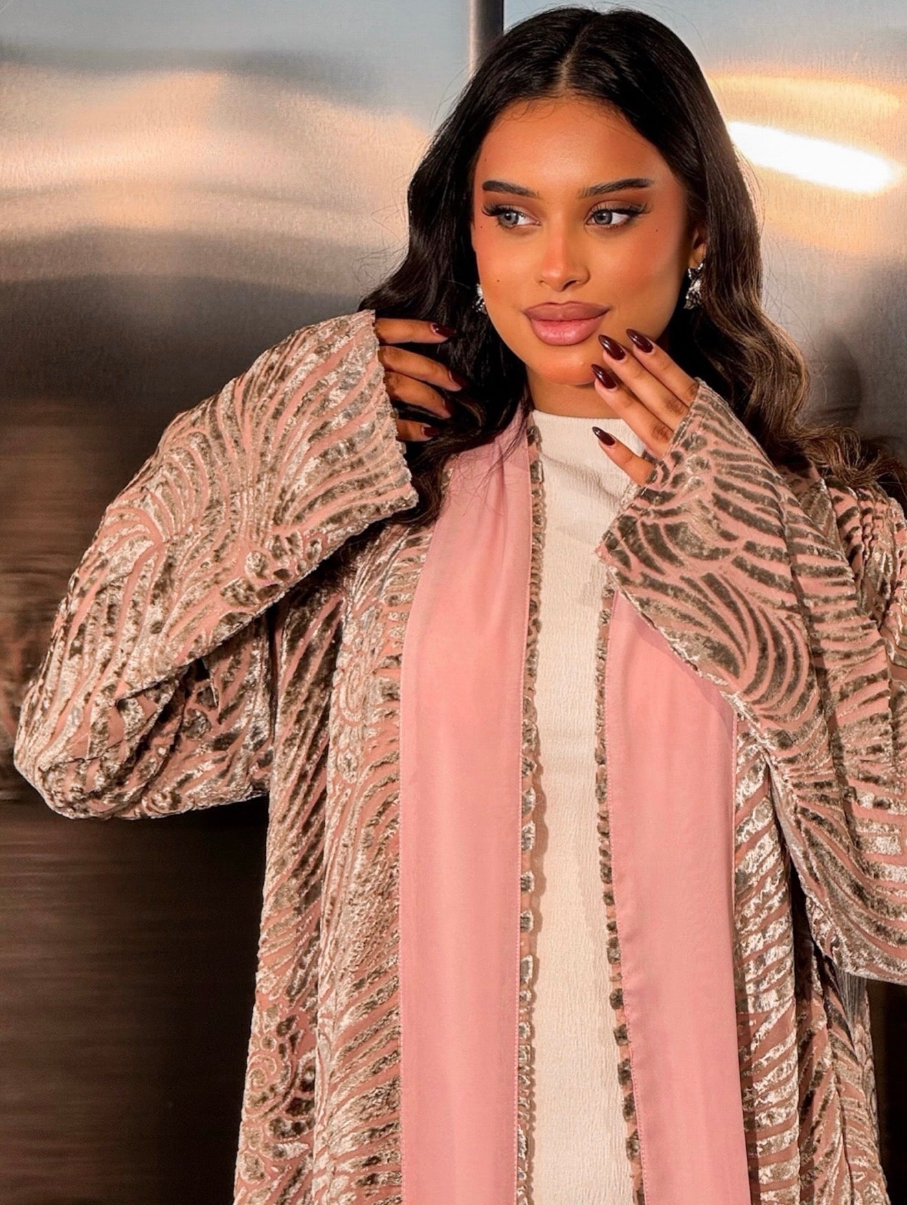 MEI663 - Pink & Grey Velvet Abaya