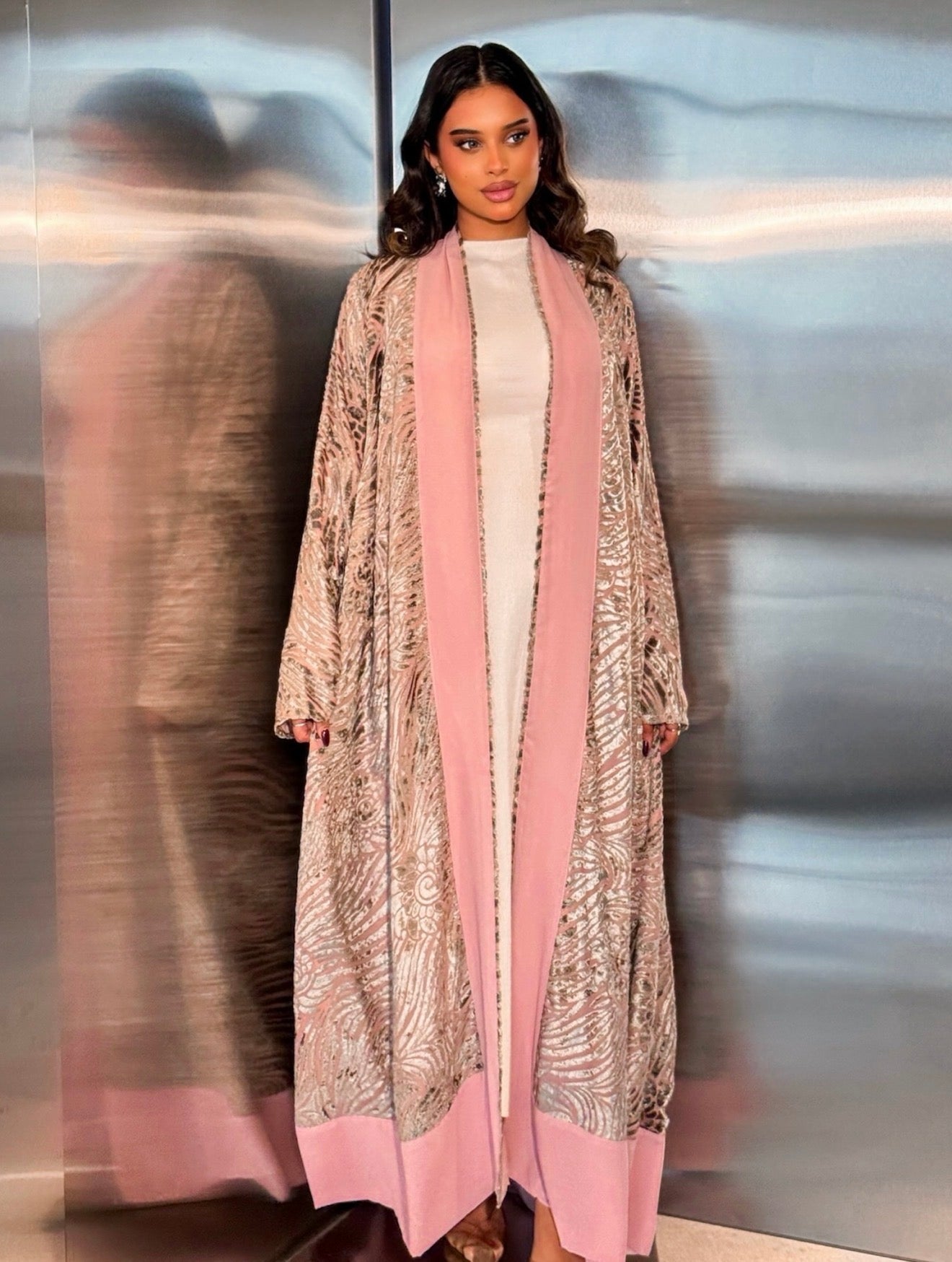 MEI663 - Pink & Grey Velvet Abaya