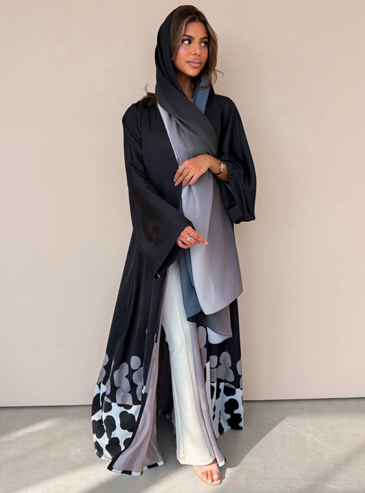 MEI753 - Muse Square-Cut Abaya in Monochrome