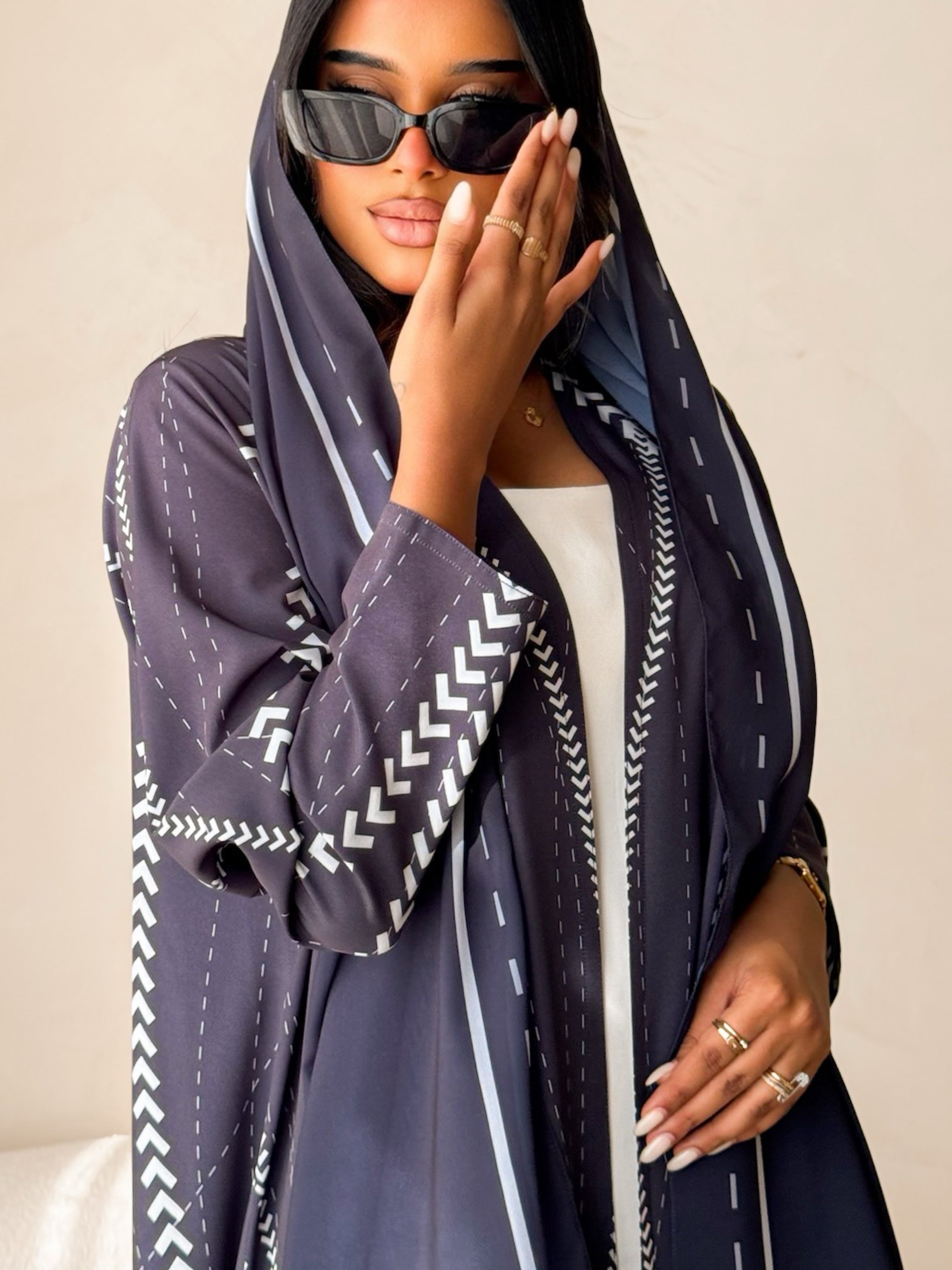 MEI642 - Linea Abaya in Charcoal Black