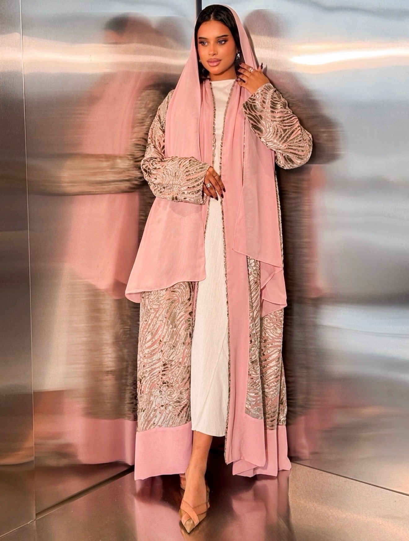 MEI663 - Pink & Grey Velvet Abaya