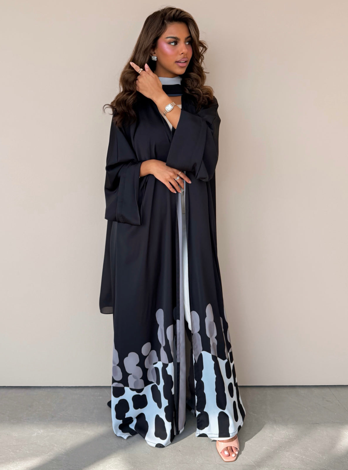 MEI753 - Muse Square-Cut Abaya in Monochrome