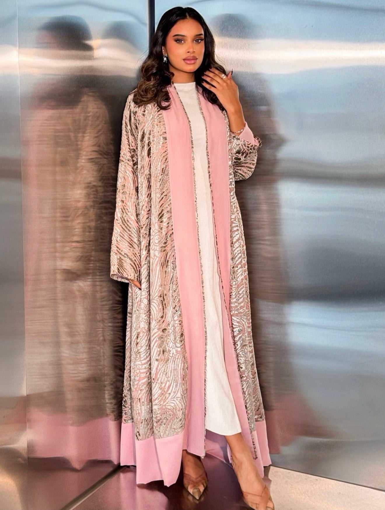 MEI663 - Pink & Grey Velvet Abaya