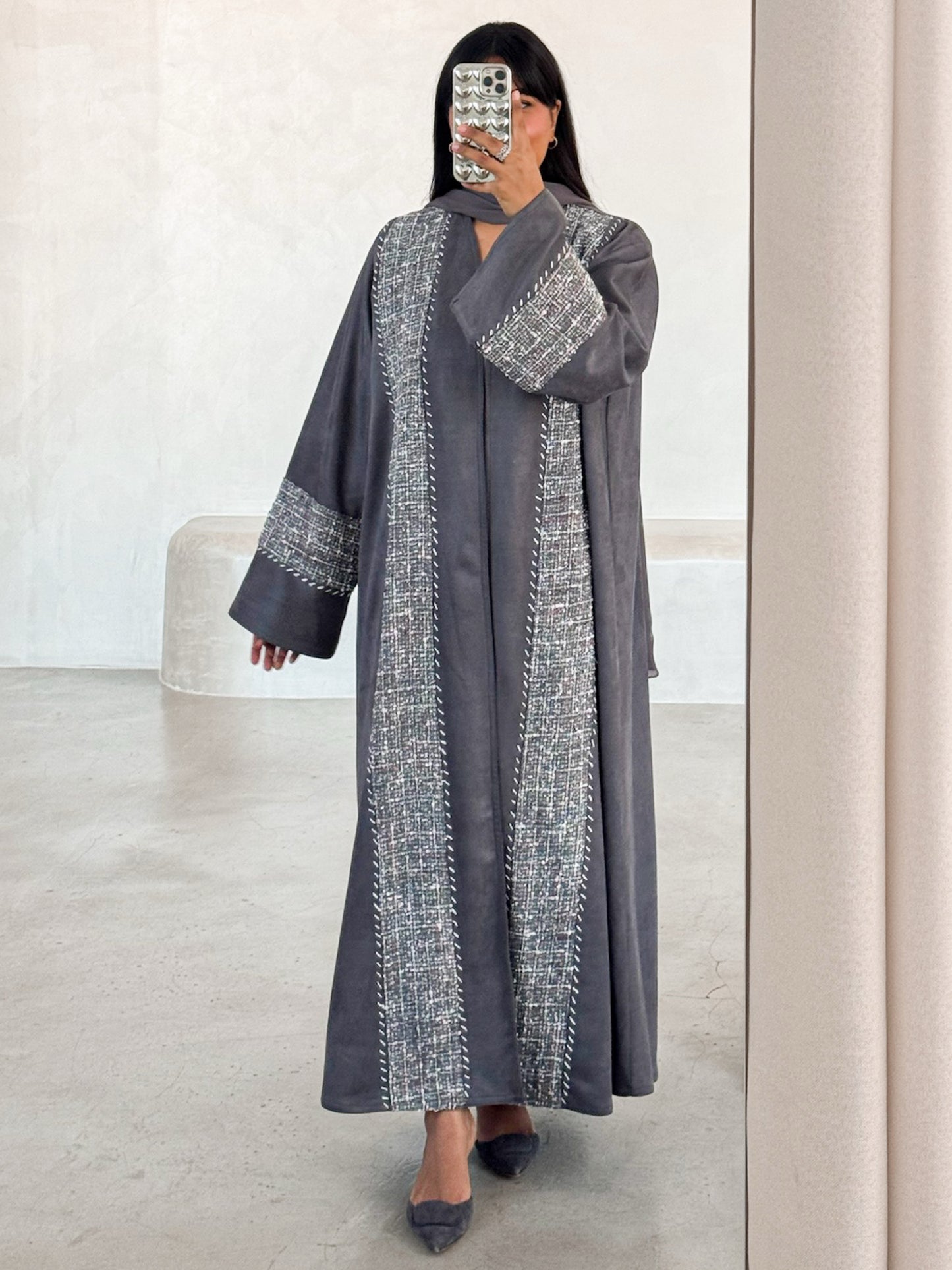 MEI650 - Embroidered Chamois x Tweed Abaya