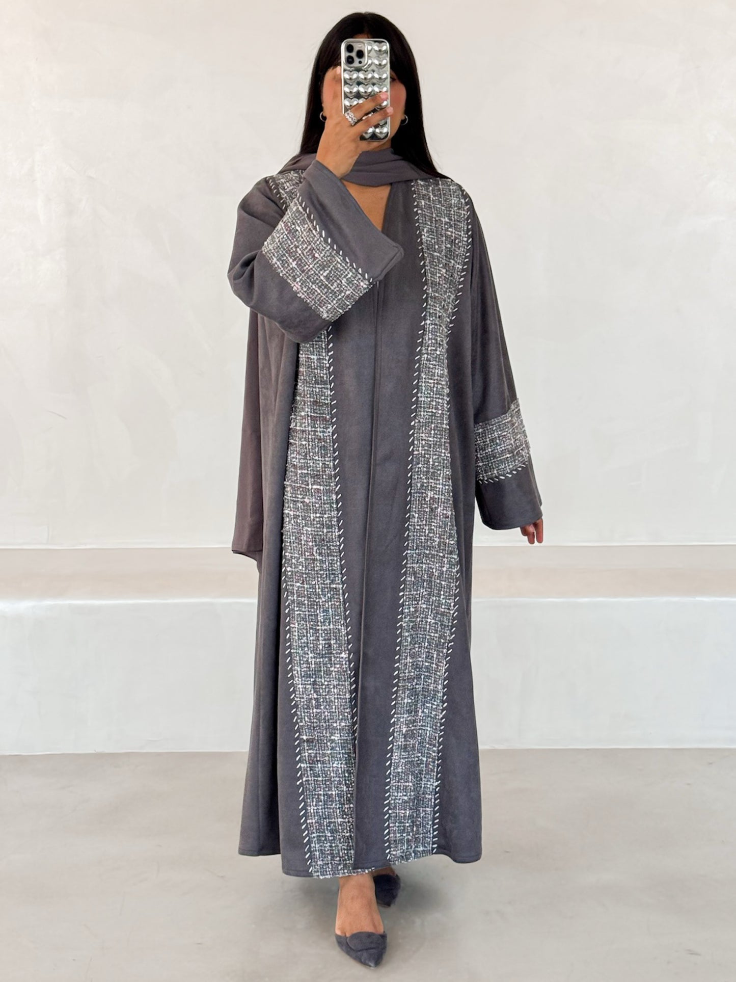 MEI650 - Embroidered Chamois x Tweed Abaya