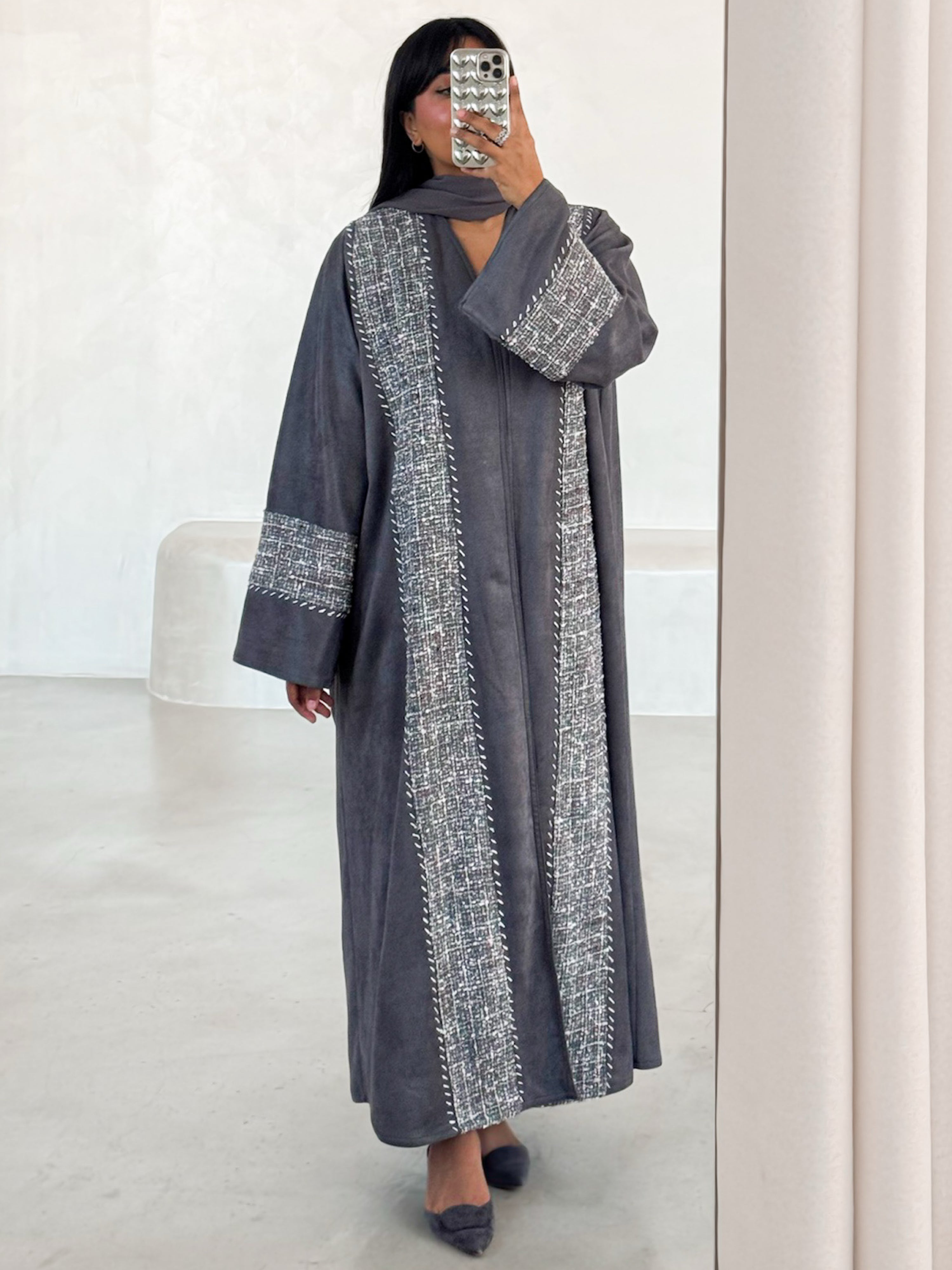 MEI650 - Embroidered Chamois x Tweed Abaya